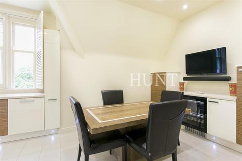 2 bedroom penthouse for sale, Montague House, Repton Park, Woodford Green, Essex