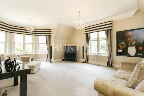 2 bedroom penthouse for sale, Montague House, Repton Park, Woodford Green, Essex