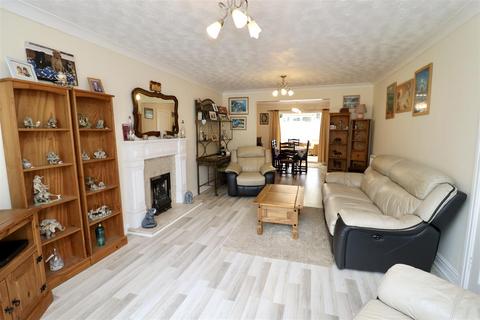 8 Elliot Way, Market Weighton, York, YO43 3RG