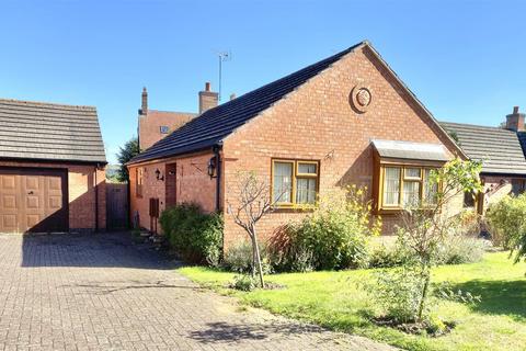 2 bedroom detached bungalow for sale, Henwoods Court, Shipston-On-Stour