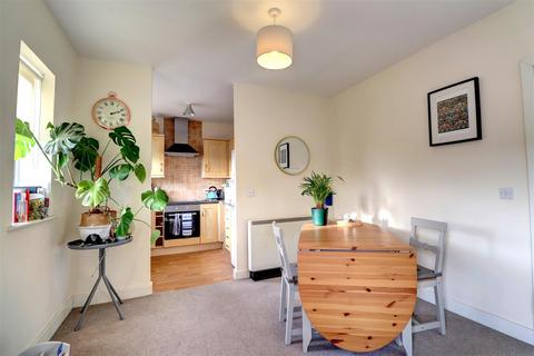 2 bedroom flat for sale, Rosemary Drive, Banbury