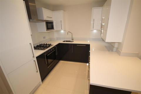 2 bedroom apartment to rent, Exchange Mansions, Rickmansworth WD3 7BZ