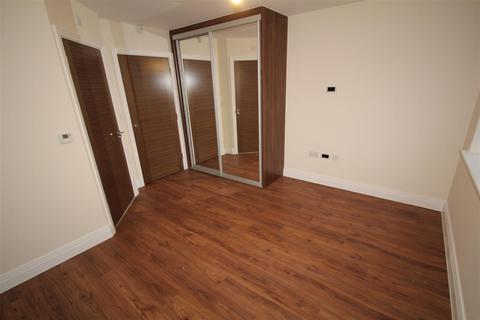 2 bedroom apartment to rent, Exchange Mansions, Rickmansworth WD3 7BZ