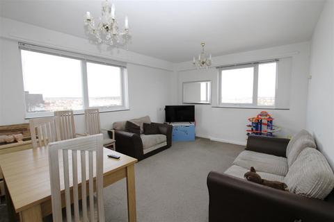 2 bedroom flat for sale, Broadway West, Leigh-On-Sea