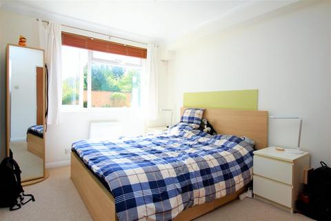 2 bedroom flat for sale, West Hill, London