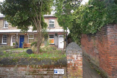 2 bedroom house to rent, Warwick Road, Bishop`s Stortford