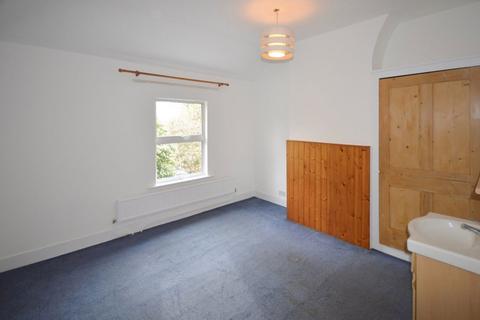 2 bedroom house to rent, Warwick Road, Bishop`s Stortford