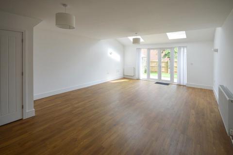 3 bedroom house to rent, Kiffin Road, Bishop`s Stortford