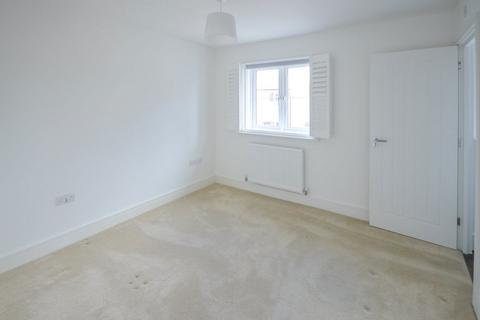 3 bedroom house to rent, Kiffin Road, Bishop`s Stortford