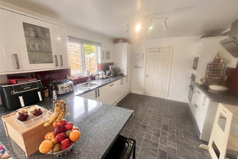 12b Cwrt Y Brenin, Ffosyffin, Aberaeron, SA46 0HU