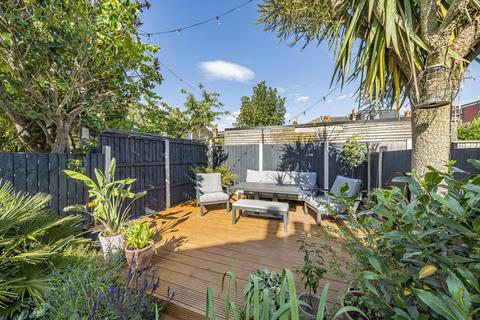 3 bedroom end of terrace house for sale, Brookdale Road, London, SE6 4JP