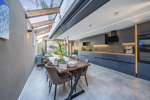 100 Brookdale Road, London, SE6 4JP