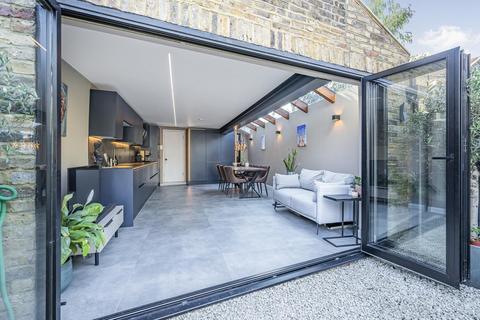 100 Brookdale Road, London, SE6 4JP