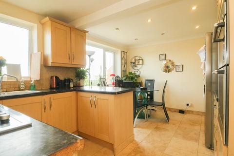 3 bedroom detached house for sale, Green Hill Road, Leeds