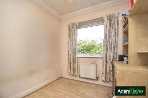 18c Juliana Close, London, N2 0TJ