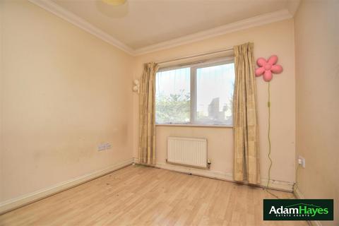 18c Juliana Close, London, N2 0TJ