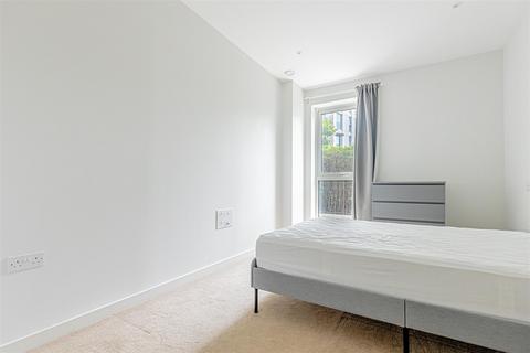 1 bedroom flat for sale, Woodberry Down, The Shoreline Building, N4