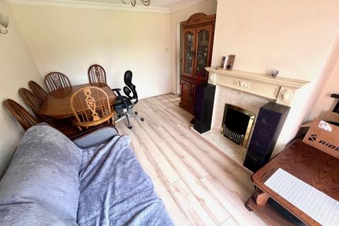 2 bedroom semi-detached bungalow to rent, Eaton Crescent, Dudley