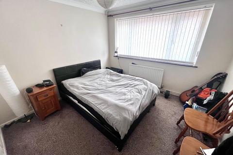 2 bedroom semi-detached bungalow to rent, Eaton Crescent, Dudley