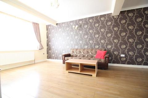 3 bedroom terraced house to rent, Waltham Avenue, Hayes