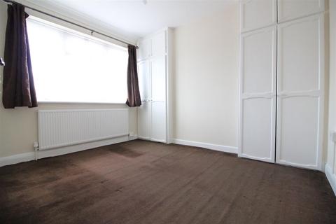 1 bedroom in a house share to rent, Dorset Avenue, Hayes