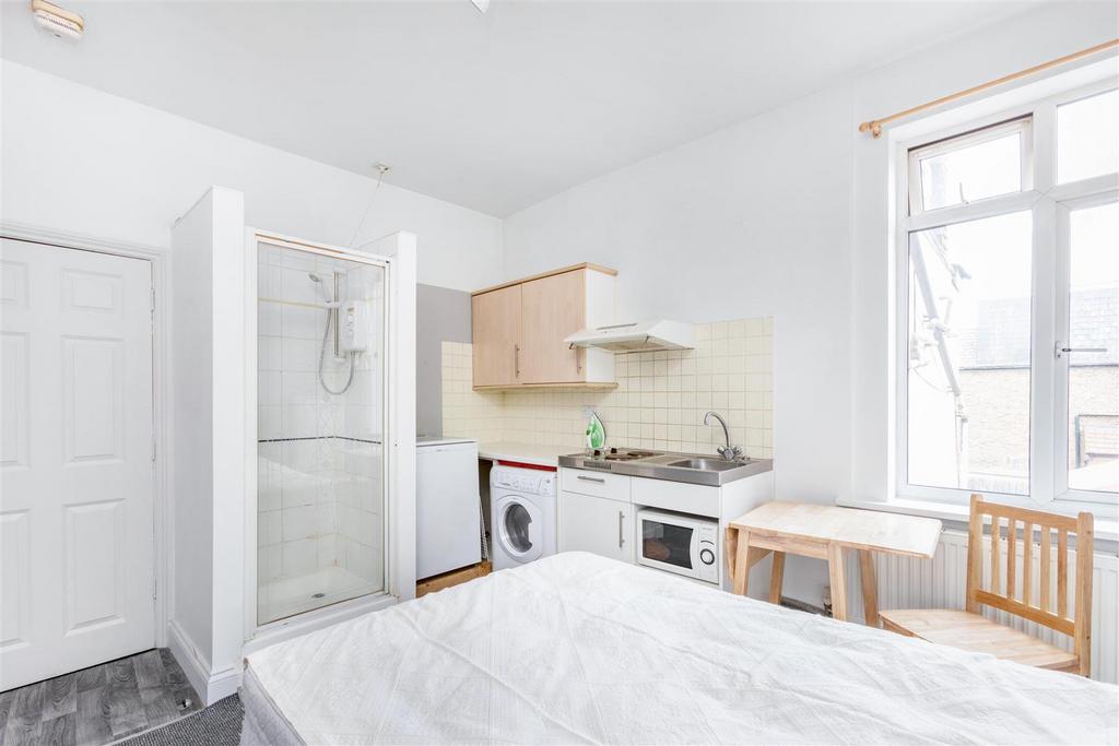 Upper richmond road west east sheen studio 1 000 pcm 231 pw 