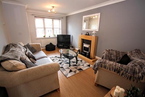 3 bedroom townhouse to rent, Church Grove, Darlington