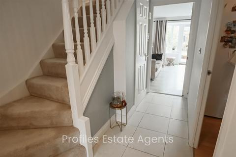4 bedroom townhouse to rent, Fosse Close, Burbage