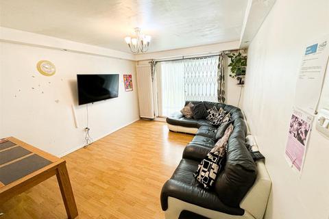 2 bedroom ground floor flat for sale, Queens Drive, Leyton