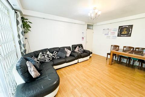 2 bedroom ground floor flat for sale, Queens Drive, Leyton