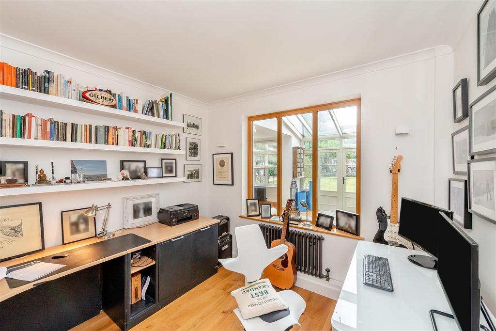 8612229-interior19.jpg
