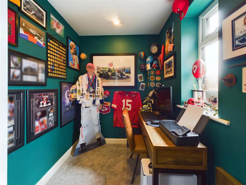 Dressing room/ office