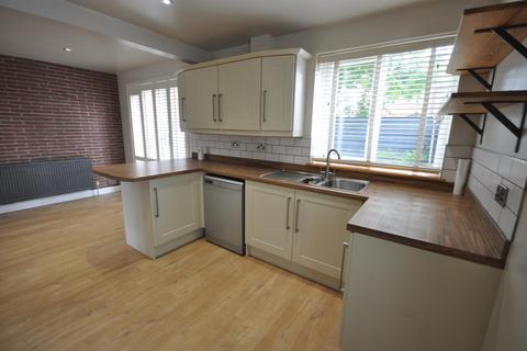 3 bedroom detached house to rent, Queen Street, Thorne, Doncaster