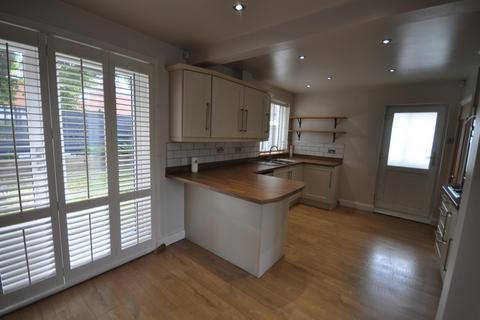 3 bedroom detached house to rent, Queen Street, Thorne, Doncaster