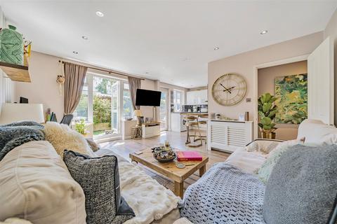 67 Devonshire Road, Colliers Wood, London, SW19 2EJ