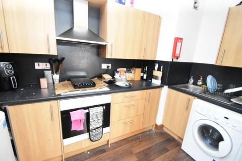3 bedroom flat to rent, Harrison House - DH1