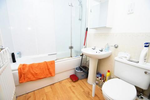 3 bedroom flat to rent, Harrison House - DH1