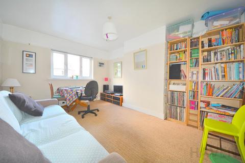 2 bedroom flat to rent, Leslie Road, East Finchley, N2