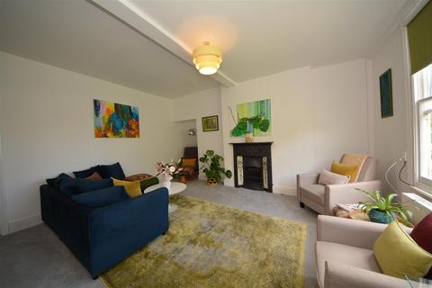 3 bedroom flat to rent, Kings Avenue, Muswell Hill, N10