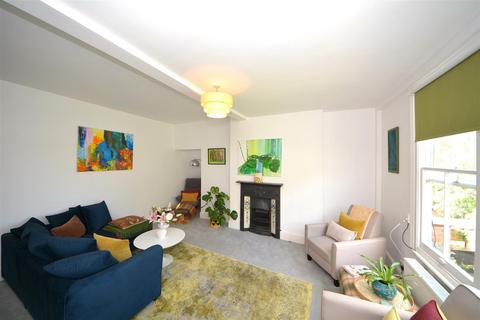 3 bedroom flat to rent, Kings Avenue, Muswell Hill, N10