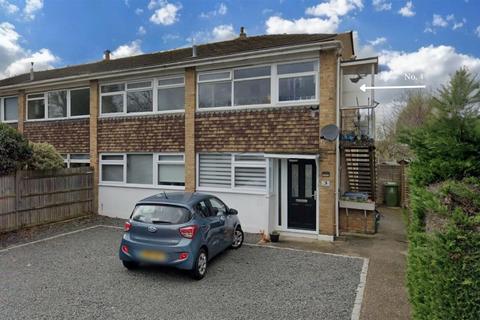 2 bedroom maisonette for sale, Old Orchard, West Byfleet KT14