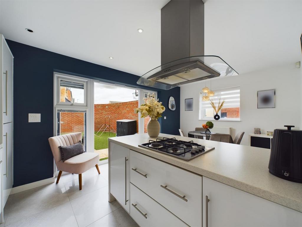 Kitchen 1.jpg