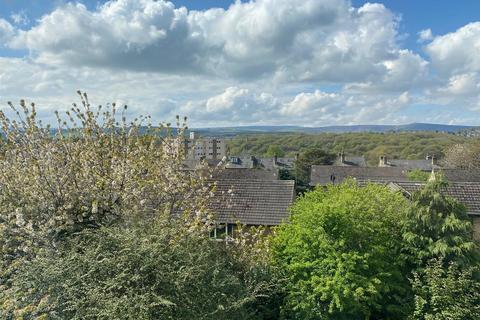 4 bedroom detached house for sale, Holmcliffe Avenue, Taylor Hill, Huddersfield