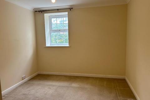2 bedroom flat to rent, Kings Lodge, Pembroke Road, Ruislip HA4