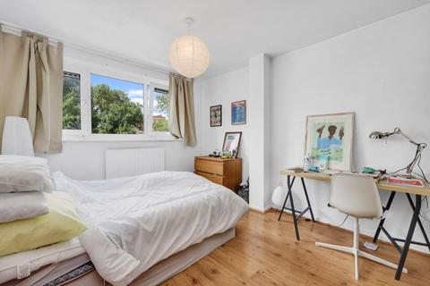 3 bedroom flat for sale, Ravenscroft Street, London, E2