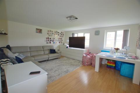 2 bedroom flat to rent, Windmill Drive, London NW2