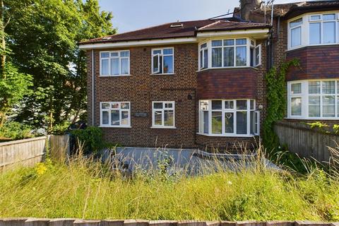 1 bedroom flat for sale, The Avenue, Coulsdon CR5