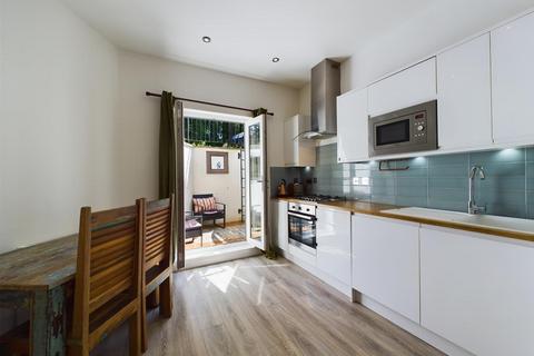 1 bedroom flat for sale, The Avenue, Coulsdon CR5