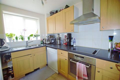 2 bedroom flat to rent, Windmill Drive, London NW2