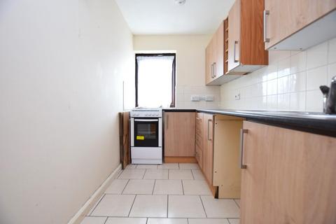 2 bedroom flat to rent, Haydon Road, Dagenham, RM8